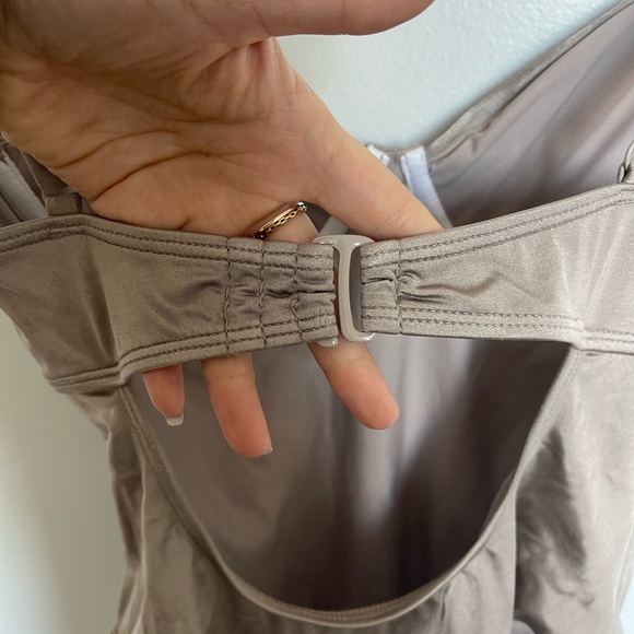 Good American Show Off One-piece Swimsuit Bodysuit In Mink - Picture 7 of 9